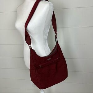 Baggallini Adjustable Strap Purse / Crossbody in Cherry Red